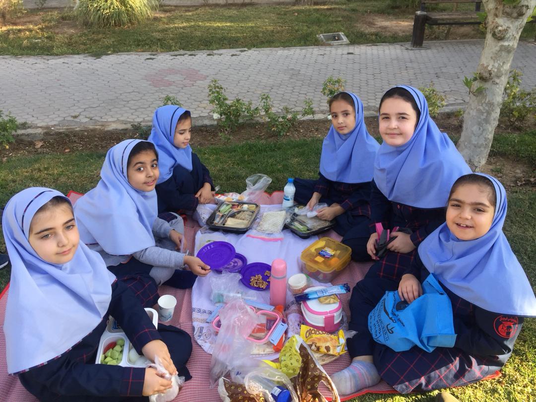 برگزاری صبحانه سالم در دبستان طاهره
